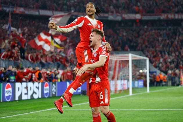 15 04 2026, xjrdrx, Football UEFA Champions League, FC Bayern Muenchen Real Madrid v l Torjubel nach dem Tor zum celebrating the goal celebrate 4 3 durch Michael Olise FC Bayern Muenchen mit Joshua Kimmich FC Bayern Muenchen DFL DFB REGULATIONS PROHIBIT ANY USE OF PHOTOGRAPHS as IMAGE SEQUENCES and or QUASI VIDEO Muenchen
