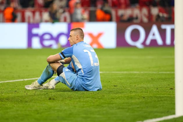 Andriy Lunin Real Madrid CF, 13 sits disappointed on the ground, emotions, GER, FC Bayern Muenchen vs Real Madrid CF, football, UEFA Champions League, quarter-final, second leg, 2025 2026 season, 15 04 2026, GER, FC Bayern Muenchen vs Real Madrid CF, football, UEFA Champions League, quarter-final, second leg, 2025 2026 season, 15 04 2026 Muenchen Copyright: xEibner-Pressefoto JennixMaulx EP_JML