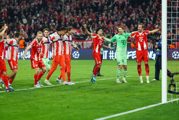 The FC Bayern Muenchen team cheers after the victory,, emotions, GER, FC Bayern Muenchen vs Real Madrid CF, football, UEFA Champions League, quarter-final, second leg, 2025 2026 season, 15 04 2026, GER, FC Bayern Muenchen vs Real Madrid CF, football, UEFA Champions League, quarter-final, second leg, 2025 2026 season, 15 04 2026 Muenchen Copyright: xEibner-Pressefoto JennixMaulx EP_JML