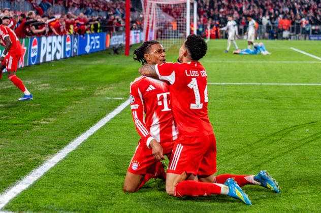 15 04 2026, FC Bayern München vs Real Madrid, UEFA Champions League, quarter-final second leg goal for 4 3 by Michael Olise FC Bayern Muenchen, 17 here with Luis Diaz FC Bayern München, 14 Regulations prohibit any use of photographs as image sequences and or quasi video Copyright: xBahhoxKarax
