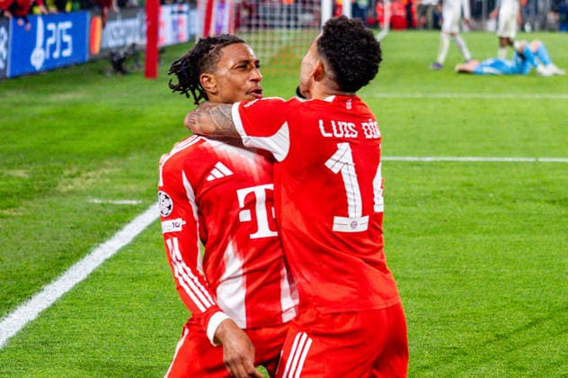 15 04 2026, FC Bayern München vs Real Madrid, UEFA Champions League, quarter-final second leg goal for 4 3 by Michael Olise FC Bayern Muenchen, 17 here with Luis Diaz FC Bayern München, 14 Regulations prohibit any use of photographs as image sequences and or quasi video Copyright: xBahhoxKarax