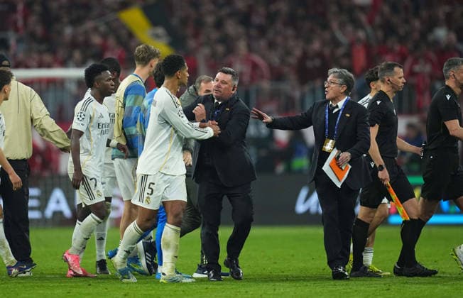Jude Bellingham Real Madrid and Slavko Vincic Slovenia gestures during Bayern Munich and Real Madrid, UEFA Champions league Quarter Final UEFA Champions League, at Allianz Arena, Munich, Germany on April 15, 2026 Thor Wegner DeFodi Images Photo by DeFodi Images