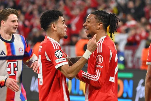 Final cheer from left Luis DIAZ Bayern Muenchen , Michael OLISE Bayern Muenchen cheering, joy, enthusiasm, action, Football Champions League, season 2025 26, quarter-final FC Bayern Muenchen Real Madrid on 15 04 2026 A L L I A N Z A R E N A