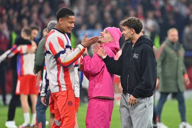 Final cheer from left Goalkeeper Leonard PRESCOTT FCB , Lennart KARL Bayern Muenchen , Tom BISCHOF Bayern Muenchen Cheering,joy,enthusiasm,action, Soccer Champions League,Season 2025 26, Quarterfinal FC Bayern Muenchen Real Madrid on 15 04 2026 A L L I A N Z A R E N A Â