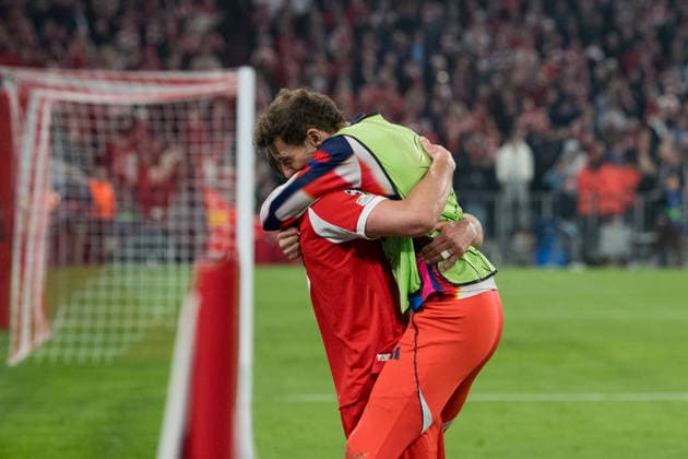 GER, Bavaria, Munich, Fussball, FC Bayern Munich - Real Madrid CF, at the Allianz Arena, Munich, Champions League, Quarter finals, second leg, April 15, 2026, from left: Harry Kane (FC Bayern Muenchen, 9), Leon Goretzka (FC Bayern Muenchen, 8), Torjubel, Freude, Emotionen, Jubel, Feiern, Goal Scored, Celebrate, goal celebration, joy, emotions, celebration, cheering, goal scored, celebrate UEFA regulations prohibit any use of photographs as image sequences and or quasi-video, Munich Allianz Arena Bavaria Germany Copyright: xMichaelxNibelx