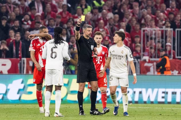MUNICH, GERMANY - APRIL 15: Eduardo Camavinga (Real Madrid, 6) being shown the yellow-red card during the UEFA Champions League match between FC Bayern Muenchen vs. Real Madrid at Allianz Arena on the second leg of quarter finals of the UEFA Champions League on April 15, 2026 in Munich, Germany. Bavaria Germany Copyright: xSteffiexWunderlx