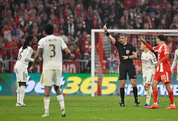 Referee Referee Slavko Vincic SVN shows Eduardo Camavinga Real Madrid 06 yellow red card sending off FC Bayern Muenchen FCB vs Real Madrid UEFA CL Champions League quarter-final second leg 15 04 2026 DFL REGULATIONS PROHIBIT ANY USE OF PHOTOGRAPHS AS IMAGE SEQUENCES AND OR QUASI VIDEO FC Bayern Muenchen FCB vs Real Madrid CL Champions League