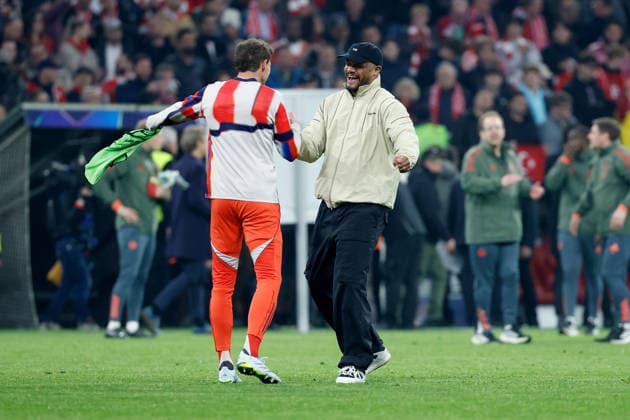15 04 2026, xjrdrx, Football UEFA Champions League, FC Bayern Muenchen Real Madrid v l jubilation, joy about the victory Leon Goretzka FC Bayern Muenchen Coach head coach Vincent Kompany FC Bayern Muenchen DFL DFB REGULATIONS PROHIBIT ANY USE OF PHOTOGRAPHS as IMAGE SEQUENCES and or QUASI VIDEO Muenchen