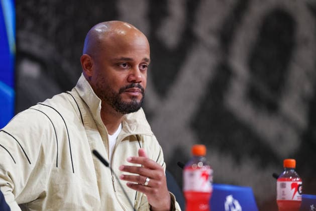 Vincent Kompany FC Bayern Muenchen, Head coach gestures at the post-match press conference, GER, FC Bayern Muenchen vs Real Madrid CF, Football, UEFA Champions League, quarter-final, second leg, 2025 2026 season, 15 04 2026, GER, FC Bayern Muenchen vs Real Madrid CF, Football, UEFA Champions League, quarter-final, second leg, 2025 2026 season, 15 04 2026 Muenchen Copyright: xEibner-Pressefoto JennixMaulx EP_JML