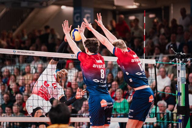 CEV Cup SVG Lüneburg Gas Sales Bluenergy Piacenza, 15 04 2026 Cole Young SVG Lüneburg, 8 and Axel Enlund SVG Lüneburg, 17 defend the shot from Jose Miguel Gutierrez 22, Gas Sales Bluenergy Piacenza CEV Volleyball Cup, Final, First leg SVG Lüneburg vs Gas Sales Bluenergy Piacenza on 15 04 2026 at LKH Arena, Lüneburg Copyright: xBEAUTIFULxSPORTS Tonhäuserx