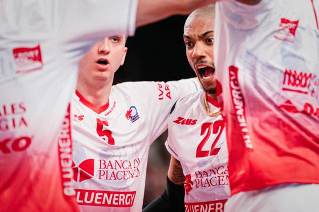 CEV Cup SVG Lüneburg Gas Sales Bluenergy Piacenza, 15 04 2026 Jose Miguel Gutierrez 22, Gas Sales Bluenergy Piacenza cheers CEV Volleyball Cup, Final, First leg SVG Lüneburg vs Gas Sales Bluenergy Piacenza on 15 04 2026 in the LKH Arena, Lüneburg Copyright: xBEAUTIFULxSPORTS Tonhäuserx