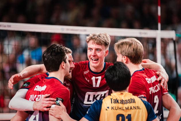 CEV Cup SVG Lüneburg Gas Sales Bluenergy Piacenza, 15 04 2026 Axel Enlund SVG Lüneburg, 17 cheers with the team CEV Volleyball Cup, Final, First leg SVG Lüneburg vs Gas Sales Bluenergy Piacenza on 15 04 2026 in the LKH Arena, Lüneburg Copyright: xBEAUTIFULxSPORTS Tonhäuserx
