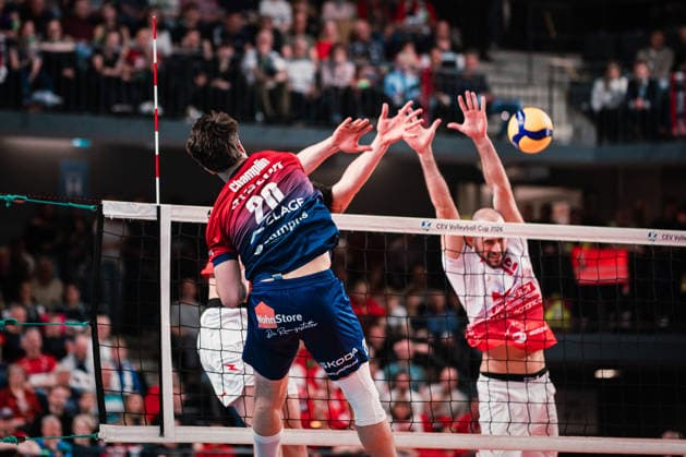 CEV Cup SVG Lüneburg Gas Sales Bluenergy Piacenza, 15 04 2026 Daniel Gruvaeus SVG Lüneburg, 2 hits the ball through the block CEV Volleyball Cup, Final, First leg SVG Lüneburg vs Gas Sales Bluenergy Piacenza on 15 04 2026 at LKH Arena, Lüneburg Copyright: xBEAUTIFULxSPORTS Tonhäuserx