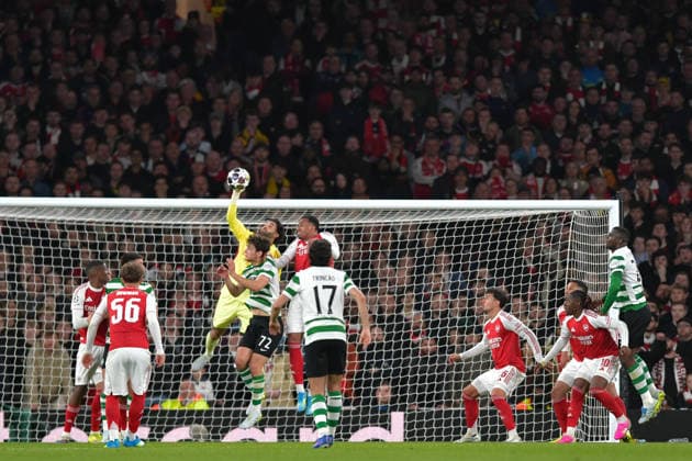 David Raya of Arsenal FC punches the crossed ball during the UEFA Champions League match between Arsenal and Sporting CP at the Emirates Stadium, London, England on 15 April 2026. Copyright: xPhilxHutchinsonx 44830043