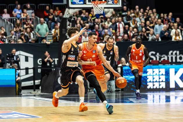 GER, easy Credit Basketball Bundesliga, 23 Matchday, Niners Chemnitz Ratiopharm Ulm 15 04 2026, Fair, Chemnitz, GER, easy Credit Basketball Bundesliga, 23 Matchday, Niners Chemnitz Ratiopharm Ulm Yordan Minchev Niners Chemnitz, 91 , Diego Garavaglia Ratiopharm Ulm, 23 Photo Alexander Trienitz Chemnitz Fair Saxony Germany