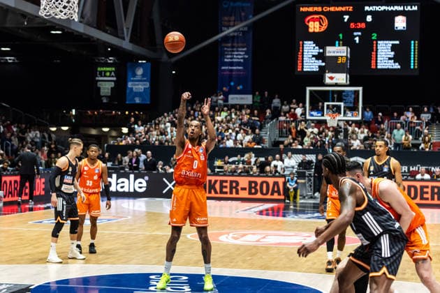 GER, easy Credit Basketball Bundesliga, 23 Spieltag, Niners Chemnitz Ratiopharm Ulm 15 04 2026, Messe, Chemnitz, GER, easy Credit Basketball Bundesliga, 23 Spieltag, Niners Chemnitz Ratiopharm Ulm Kevin Yebo Niners Chemnitz, 0 at a free throw Photo Alexander Trienitz Chemnitz Messe Sachsen Germany