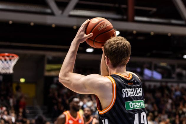 GER, easy Credit Basketball Bundesliga, 23 Matchday, Niners Chemnitz Ratiopharm Ulm 15 04 2026, Fair, Chemnitz, GER, easy Credit Basketball Bundesliga, 23 Matchday, Niners Chemnitz Ratiopharm Ulm Christian Sengfelder Ratiopharm Ulm, 43 Photo Alexander Trienitz Chemnitz Fair Saxony Germany