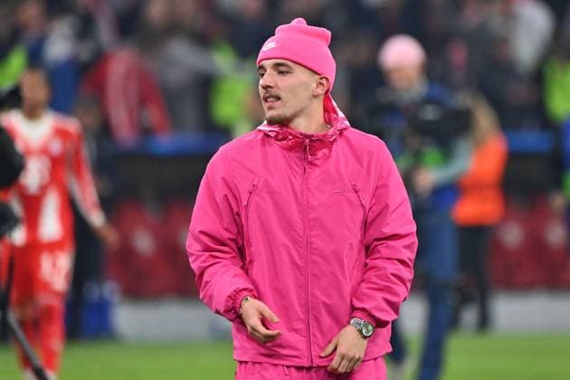 Lennart KARL Bayern Muenchen in pink jogging suit single picture,cropped single motif,half figure,half figure soccer Champions League,season 2025 26, quarterfinal FC Bayern Muenchen Real Madrid 4 3 on 15 04 2026 A L L I A N Z A R E N A