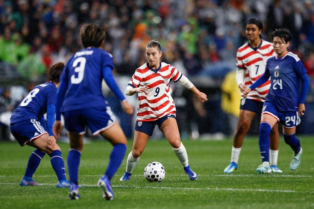SEATTLE, WA - APRIL 14: Forward Ally Sentnor 9 of the United States dribbles the ball during a women™s International Friendly, Länderspiel, Nationalmannschaft match between Japan and the United States on April 14, 2026 at Lumen Field in Seattle, Washington. (Photo by Henry Rodenburg Icon Sportswire) SOCCER: APR 14 Women s USA vs Japan EDITORIAL USE ONLY Icon26041422
