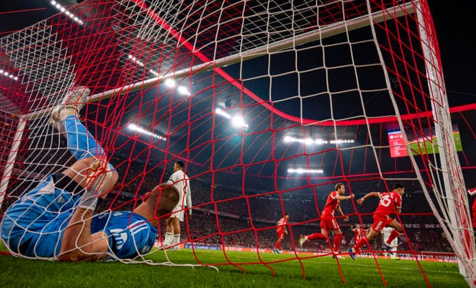 15 04 2026, Football UEFA Champions League 2025 2026 quarter-final second leg, FC Bayern Munich Real Madrid, at the Allianz Arena Munich, after conceding a goal, goalkeeper Andriy Lunin Real Madrid frustrated on the ground in the goal net with Trent Alexander Arnold Real Madrid , Ferland Mendy Real Madrid 2 vre Harry Kane FC Bayern Munich cheers the goal to 1 1 by Aleksandar Pavlovic re, Bayern Munich