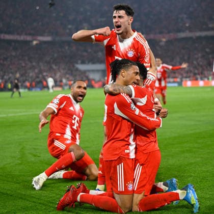 Muenchen, Allianz Arena, 15 04 26, GER, Men, UEFA Champions League, Quarter-final, Season 2025 2026, FC Bayern Muenchen Real Madrid Picture Michael OLISE Muenchen cheers after his goal to 4 3 with LUIS DIAZ Muenchen and Aleksandar PAVLOVIC Muenchen and Jonathan TAH Muenchen UEFA regulations prohibit any use of photographs as image sequences and or quasi video Bayern Germany