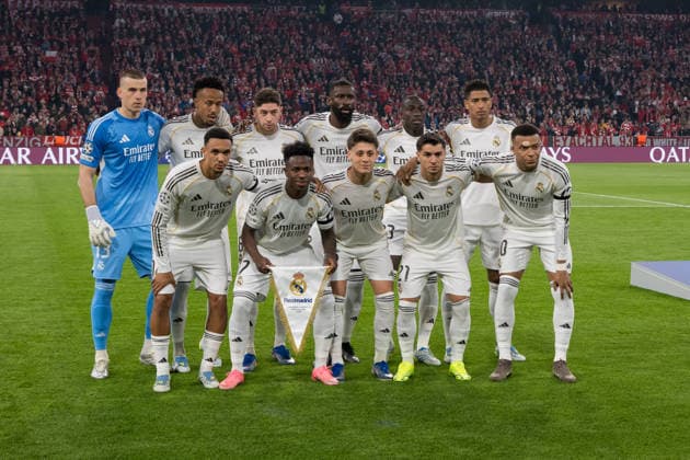 GER, Bavaria, Munich, Fussball, FC Bayern Munich - Real Madrid CF, at the Allianz Arena, Munich, Champions League, Quarter finals, second leg, April 15, 2026, from left: Real Madrid CF, Teampicture, Team, Teamphoto, Group, teamfoto UEFA regulations prohibit any use of photographs as image sequences and or quasi-video, Munich Allianz Arena Bavaria Germany Copyright: xMichaelxNibelx
