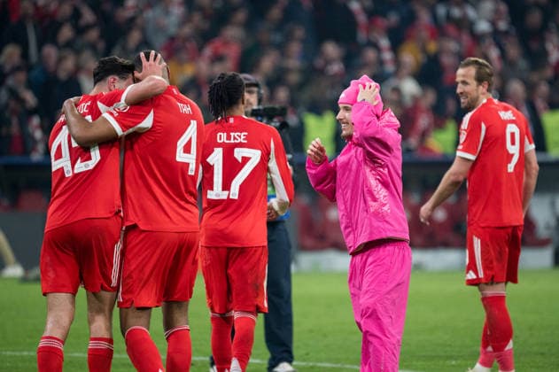 GER, Bavaria, Munich, Fussball, FC Bayern Munich - Real Madrid CF, at the Allianz Arena, Munich, Champions League, Quarter finals, second leg, April 15, 2026, from left: Aleksandar Pavlovic (FC Bayern Muenchen, 45), Jonathan Tah (FC Bayern Muenchen, 4), Michael Akpovie Olise (FC Bayern Muenchen, 17), Lennart Karl (FC Bayern Muenchen, 42), pink outfit, pinker anzug, Harry Kane (FC Bayern Muenchen, 9), laughing, Freude, Emotionen, Jubel, Feiern, Goal Scored, Celebrate, goal celebration, joy, emotions, celebration, cheering, goal scored, celebrate UEFA regulations prohibit any use of photographs as image sequences and or quasi-video, Munich Allianz Arena Bavaria Germany Copyright: xMichaelxNibelx
