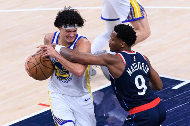 April 15, 2026, Inglewood, California, USA: BENNEDICT MATHURIN (9) of the Los Angeles Clippers blocks a drive by GUI SANTOS (15) of the Golden State Warriors during an NBA, Basketball Herren, USA Play-In Tournament game on Wednesday at Intuit Dome Arena in Inglewood. Inglewood USA - ZUMAp124 20260415_zaa_p124_014 Copyright: xJavierxRojasx