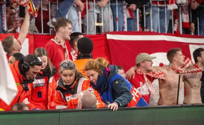 Soccer, Men, 2025 2026 season, Champions League quarter-final, second leg , FC Bayern Munich Real Madrid 4 3 , Bayern fans inside, cheering after the final whistle, a photographer was injured, 15 04 2026, Copyright: xMatthiasxKochx