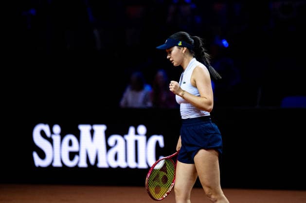 Eva Lys Germany in the picture on the ball, Eva Lys Germany vs Elina Svitolina Ukraine , Round 2, GER, Porsche Tennis Grand Prix Stuttgart, WTA 500, 15 04 2026 GER, Porsche Tennis Grand Prix Stuttgart, WTA 500, 15 04 2026 Stuttgart Copyright: xEibner-Pressefoto Memmlerx EP_MMR