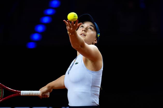 Eva Lys Germany in the picture on the ball, Eva Lys Germany vs Elina Svitolina Ukraine , Round 2, GER, Porsche Tennis Grand Prix Stuttgart, WTA 500, 15 04 2026 GER, Porsche Tennis Grand Prix Stuttgart, WTA 500, 15 04 2026 Stuttgart Copyright: xEibner-Pressefoto Memmlerx EP_MMR