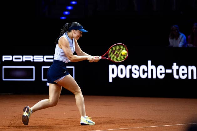 Eva Lys Germany in the picture on the ball, Eva Lys Germany vs Elina Svitolina Ukraine , Round 2, GER, Porsche Tennis Grand Prix Stuttgart, WTA 500, 15 04 2026 GER, Porsche Tennis Grand Prix Stuttgart, WTA 500, 15 04 2026 Stuttgart Copyright: xEibner-Pressefoto Memmlerx EP_MMR