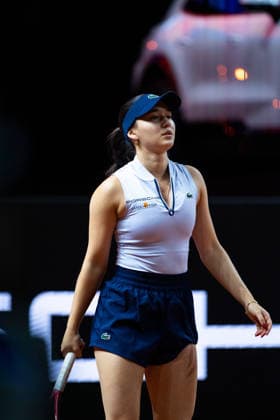 Eva Lys Germany in the picture on the ball, Eva Lys Germany vs Elina Svitolina Ukraine , Round 2, GER, Porsche Tennis Grand Prix Stuttgart, WTA 500, 15 04 2026 GER, Porsche Tennis Grand Prix Stuttgart, WTA 500, 15 04 2026 Stuttgart Copyright: xEibner-Pressefoto Memmlerx EP_MMR