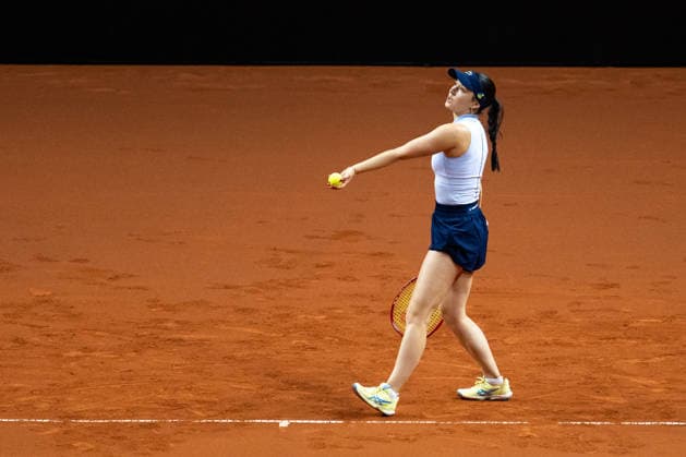 Eva Lys Germany in the picture on the ball, Eva Lys Germany vs Elina Svitolina Ukraine , Round 2, GER, Porsche Tennis Grand Prix Stuttgart, WTA 500, 15 04 2026 GER, Porsche Tennis Grand Prix Stuttgart, WTA 500, 15 04 2026 Stuttgart Copyright: xEibner-Pressefoto Memmlerx EP_MMR