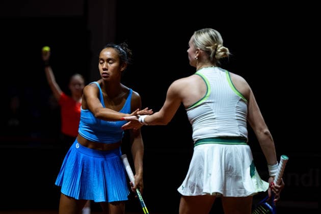 Leylah Fernandez Canada high-fives Fanny Stollar Hungary, quarter-final doubles, GER, Porsche Tennis Grand Prix Stuttgart, WTA 500, 15 04 2026 GER, Porsche Tennis Grand Prix Stuttgart, WTA 500, 15 04 2026 Stuttgart Copyright: xEibner-Pressefoto Memmlerx EP_MMR