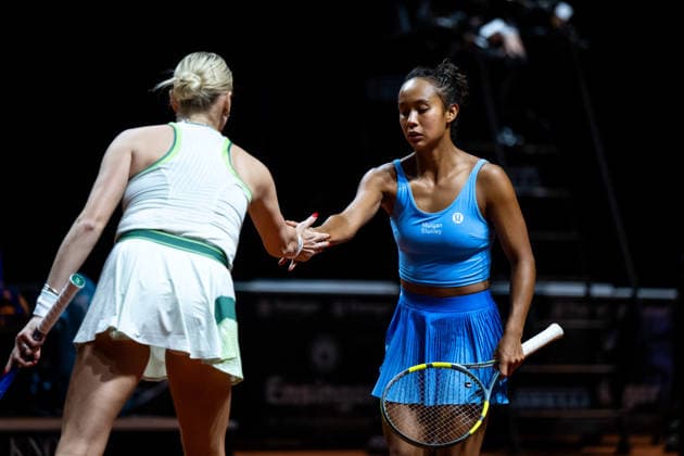 Leylah Fernandez Canada high-fives Fanny Stollar Hungary, quarter-final doubles, GER, Porsche Tennis Grand Prix Stuttgart, WTA 500, 15 04 2026 GER, Porsche Tennis Grand Prix Stuttgart, WTA 500, 15 04 2026 Stuttgart Copyright: xEibner-Pressefoto Memmlerx EP_MMR
