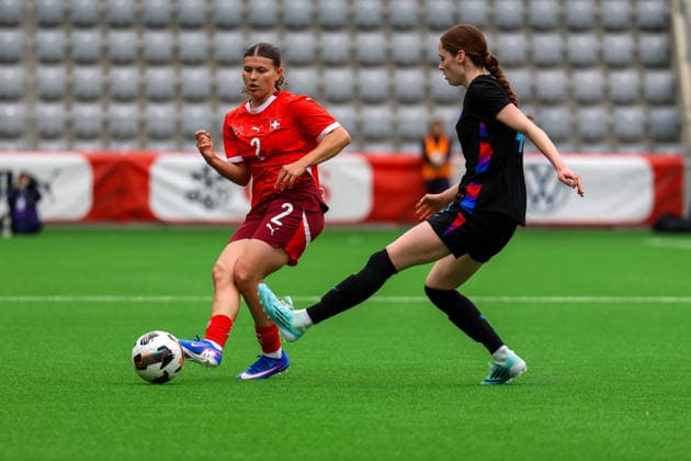 Football Europe UEFA U19 European Championship Women 2026 Qualification, 15 04 2026 Switzerland U19 Women vs England U19 Women Stadium Tissot Arena Biel Bienne, Switzerland Chiara Wallin Switzerland, 2 , May Cruft Switzerland, 4 Biel Bienne Tissot Arena Bern Switzerland Copyright: xAmiirxAmedjouax