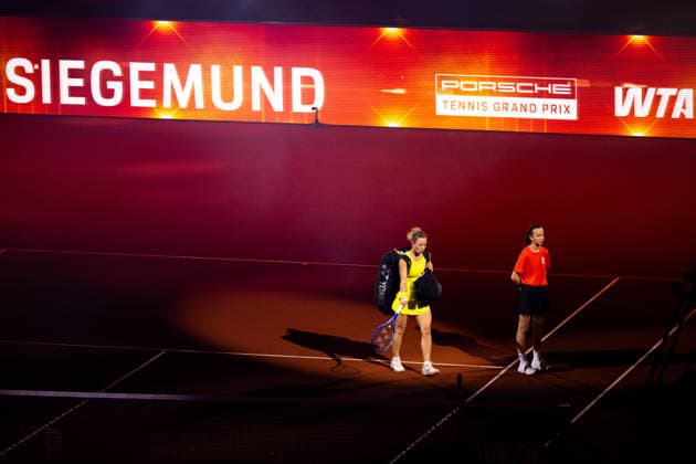 Laura Siegemund Germany in the picture, Laura Siegemund Germany vs Iga Swiatek Poland , GER, Porsche Tennis Grand Prix Stuttgart, WTA 500, 15 04 2026 GER, Porsche Tennis Grand Prix Stuttgart, WTA 500, 15 04 2026 Stuttgart Copyright: xEibner-Pressefoto Memmlerx EP_MMR
