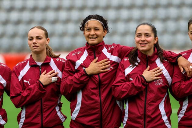Football Europe UEFA U19 European Championship Women 2026 Qualification, 15 04 2026 Switzerland U19 Women vs England U19 Women Stadium Tissot Arena Biel Bienne, Switzerland Players during the national anthem Biel Bienne Tissot Arena Bern Switzerland Copyright: xAmiirxAmedjouax