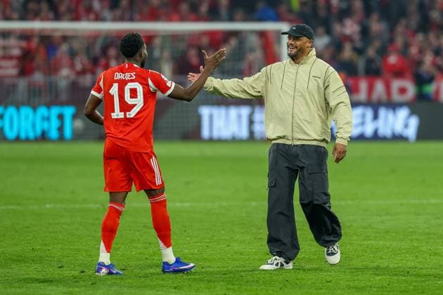 Final cheers after the end of the match, Bayern celebrate their victory, Alphonso Davies 19 FC Bayern Muenchen , Head Coach Vincent Kompany FC Bayern Muenchen , FC Bayern Muenchen vs Real Madrid, Football, UEFA, Champions League, Quarter-final, Second leg, 15 04 2026 Muenchen Bayern Germany Copyright: xkolbert-press ChristianxKolbertx