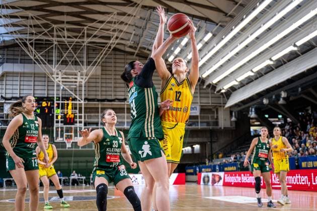 Basketball Berlin 15 04 2026 DBBL 1 Bundesliga Season 2025 2026 Playoffs Semifinal Game 3 Alba Berlin Rutronik Stars Keltern Lena Gohlisch Alba, No 12 Ysaline Saulnier Keltern, No 24