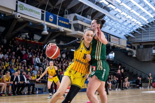 Basketball Berlin 15 04 2026 DBBL 1 Bundesliga Season 2025 2026 Playoffs Semifinal Game 3 Alba Berlin Rutronik Stars Keltern Lilli Schultze Alba, No 16 Maud Huijbens Keltern, No 10