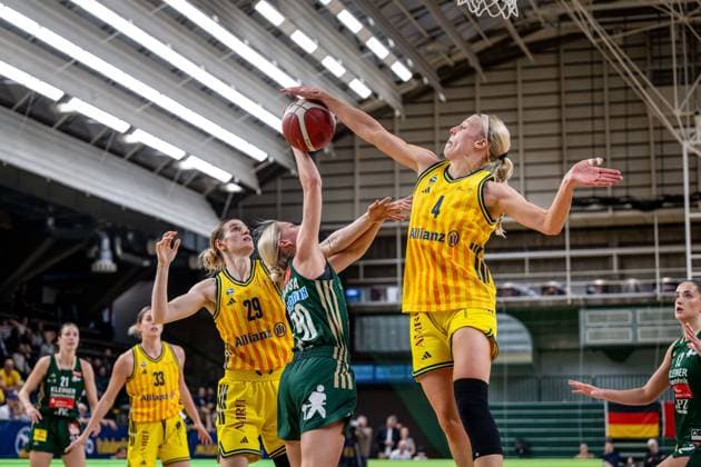 Basketball Berlin 15 04 2026 DBBL 1 Bundesliga Season 2025 2026 Playoffs Semifinal Game 3 Alba Berlin Rutronik Stars Keltern Marie Bertholdt Alba, No 04 Makenna Marisa Keltern, No 20 Alina Hartmann Alba, No 29 Block