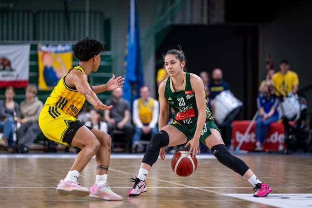 Basketball Berlin 15 04 2026 DBBL 1 Bundesliga Season 2025 2026 Playoffs Semifinal Game 3 Alba Berlin Rutronik Stars Keltern Karina Konstantinova Keltern, No 33 Deeshyra Thomas Alba, No 21