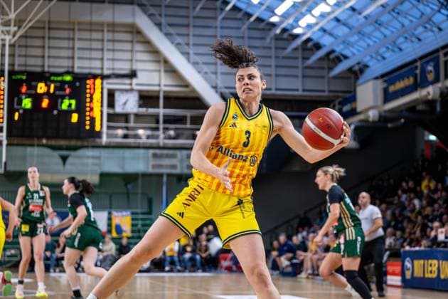 Basketball Berlin 15.04.2026 DBBL 1. Bundesliga Saison 2025 2026 Playoffs Halbfinale Spiel 3 Alba Berlin - Rutronik Stars Keltern Theresa Simon (Alba, No.03) *** Basketball Berlin 15 04 2026 DBBL 1 Bundesliga Season 2025 2026 Playoffs Semifinal Game 3 Alba Berlin Rutronik Stars Keltern Theresa Simon Alba, No 03