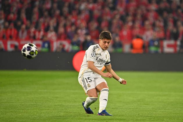 Goal Arda GUELER Real Madrid 0 1, Action,Goal kick, Soccer Champions League,Season 2025 26, Quarterfinal FC Bayern Muenchen Real Madrid 4 3 on 15 04 2026 A L L I A N Z A R E N A