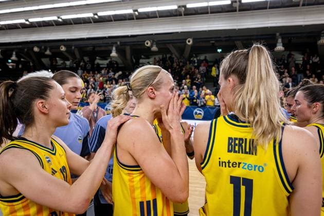 Basketball Berlin 15 04 2026 DBBL 1 Bundesliga season 2025 2026 Playoffs semi-final match 3 Alba Berlin Rutronik Stars Keltern dejected Alba players after the defeat Marie Bertholdt Alba, No 04 Lena Gohlisch Alba, No 12 Nina Rosemeyer Alba, No 11
