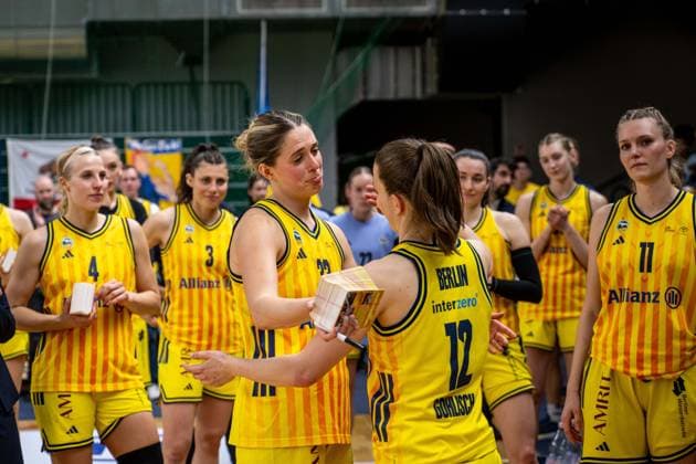 Basketball Berlin 15 04 2026 DBBL 1 Bundesliga season 2025 2026 Playoffs semi-final match 3 Alba Berlin Rutronik Stars Keltern downcast Alba players after the defeat Emily Kiser Alba, No 33 Lena Gohlisch Alba, No 12