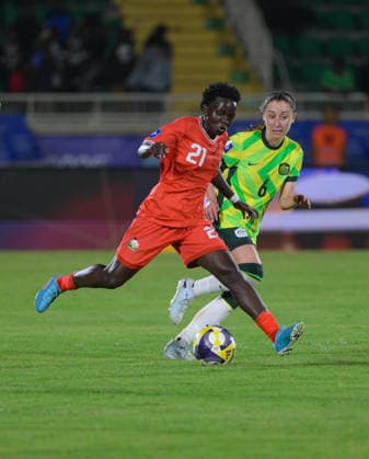 (260416) -- NAIROBI, April 16, 2026 -- Fasila Omono (L) of Kenya vies with Clare Wheeler of Australia during the FIFA Women s Series 2026 final football match between Australia and Kenya at Nyayo National Stadium in Nairobi, Kenya, on April 15, 2026. ) (SP)KENYA-NAIROBI-FOOTBALL-FIFA SERIES-AUSTRALIA VS KENYA YangxGuang 