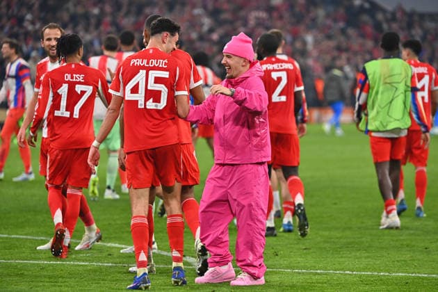 Final cheer Lennart KARL Bayern Muenchen in pink with Aleksandar PAVLOVIC Bayern Muenchen cheering,joy,enthusiasm,action,soccer Champions League,season 2025 26, quarterfinals FC Bayern Muenchen Real Madrid 4 3 on 15 04 2026 A L L I A N Z A R E N A